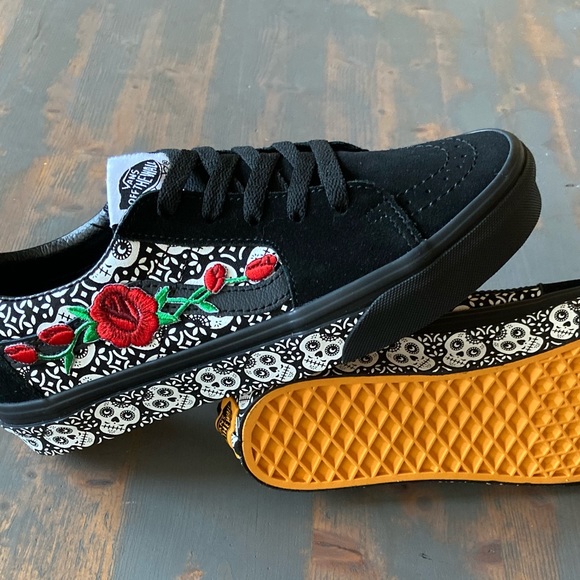 Sugar Skull & Red Roses Vans. LAST PAIR!!! Size 7 women. NEW CUSTOM MADE. - Picture 7 of 8